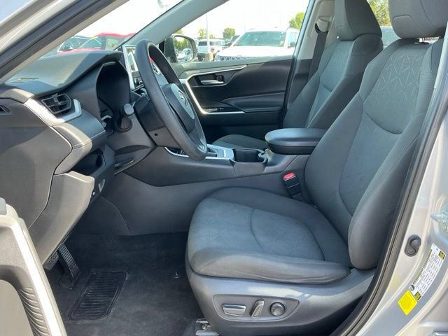 Used 2024 Toyota RAV4 XLE FWD image 16