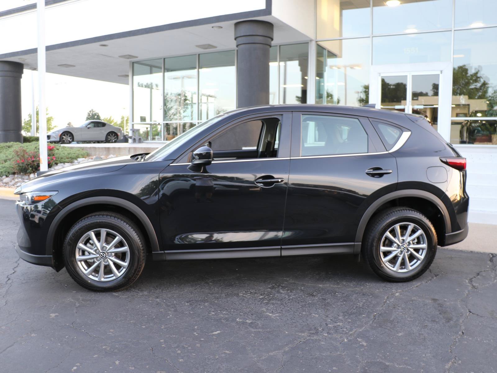 Certified 2025 MAZDA CX-5 AWD 2.5 S image 2