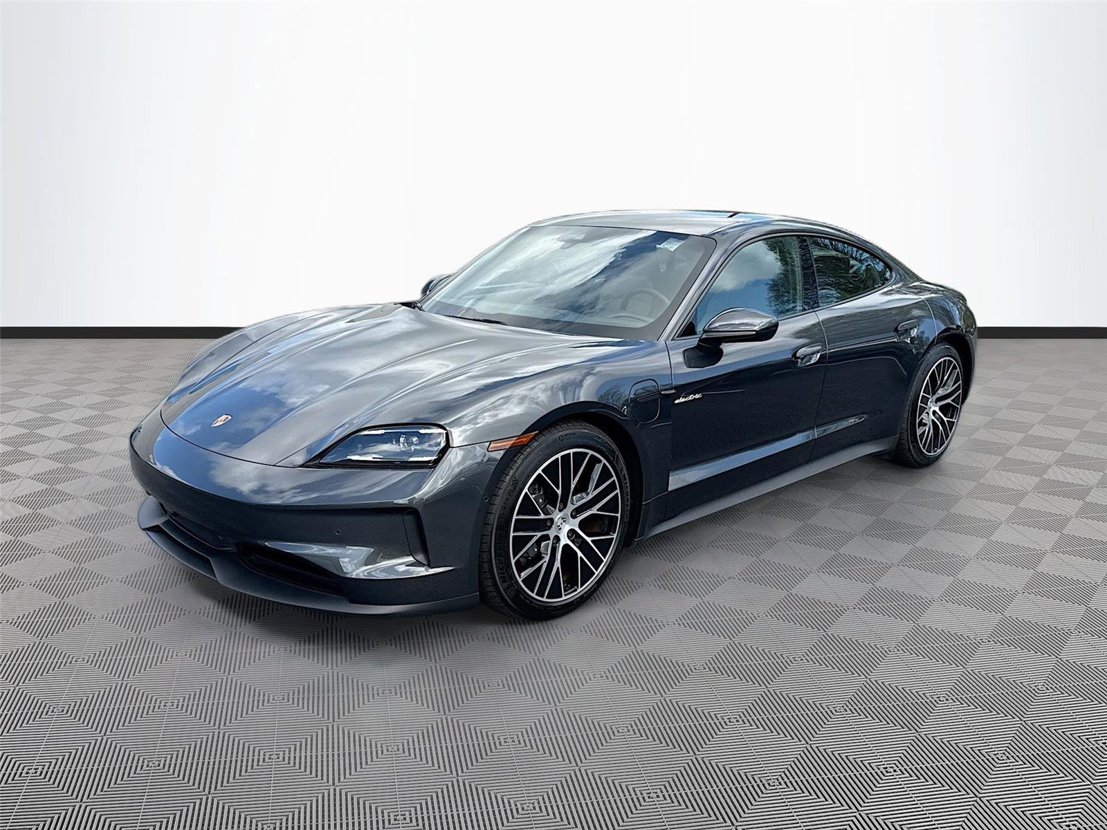 Used 2025 Porsche Taycan image 3