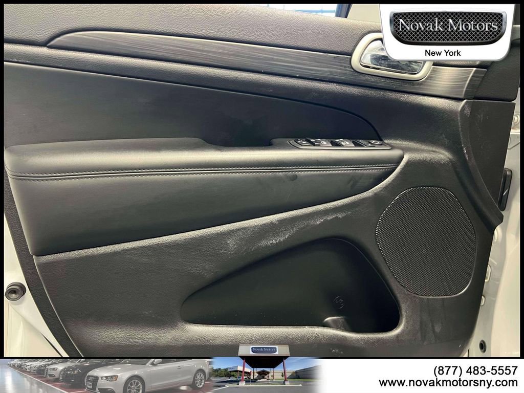 Used 2022 Jeep Grand Cherokee Laredo X image 13