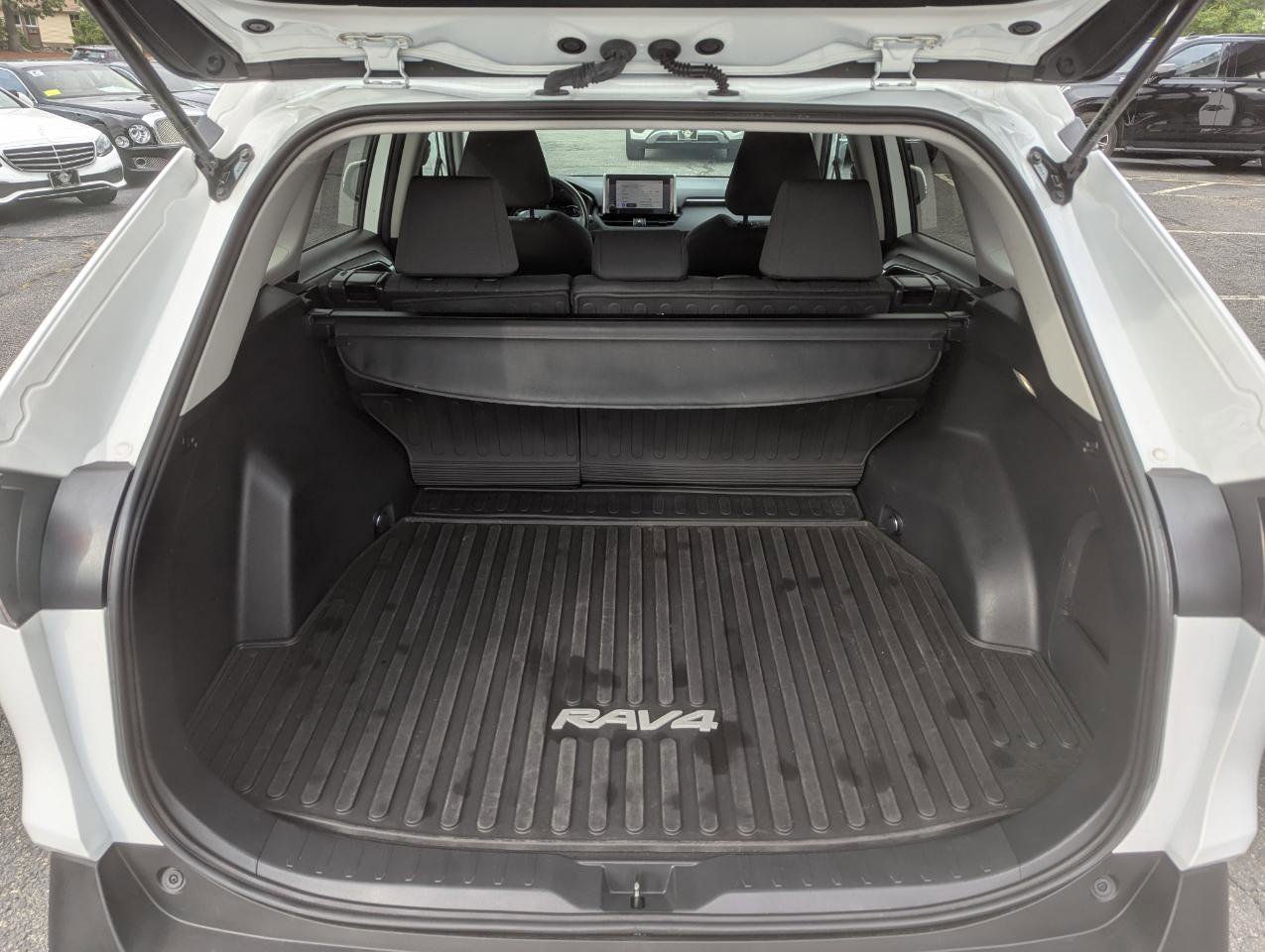 Used 2024 Toyota RAV4 XLE AWD/4WD image 45