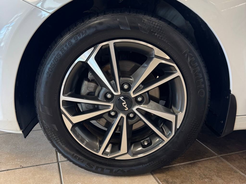 Used 2023 Kia Forte LXS image 8