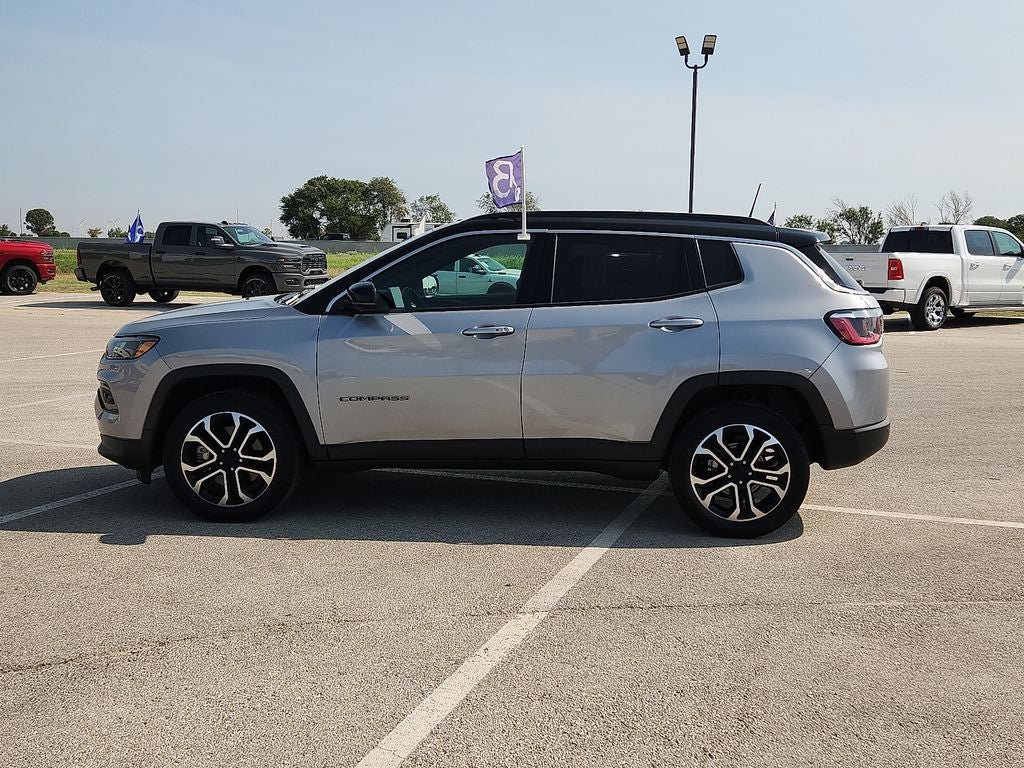 Used 2024 Jeep Compass Limited AWD/4WD image 2