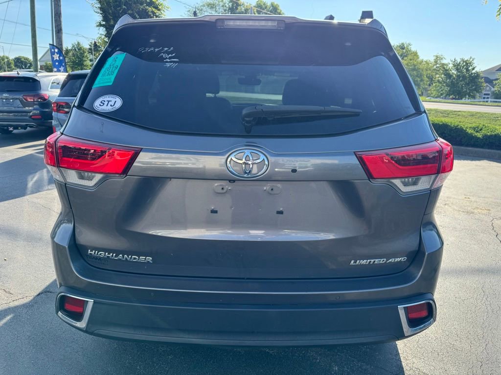 Used 2019 Toyota Highlander Limited AWD/4WD image 4