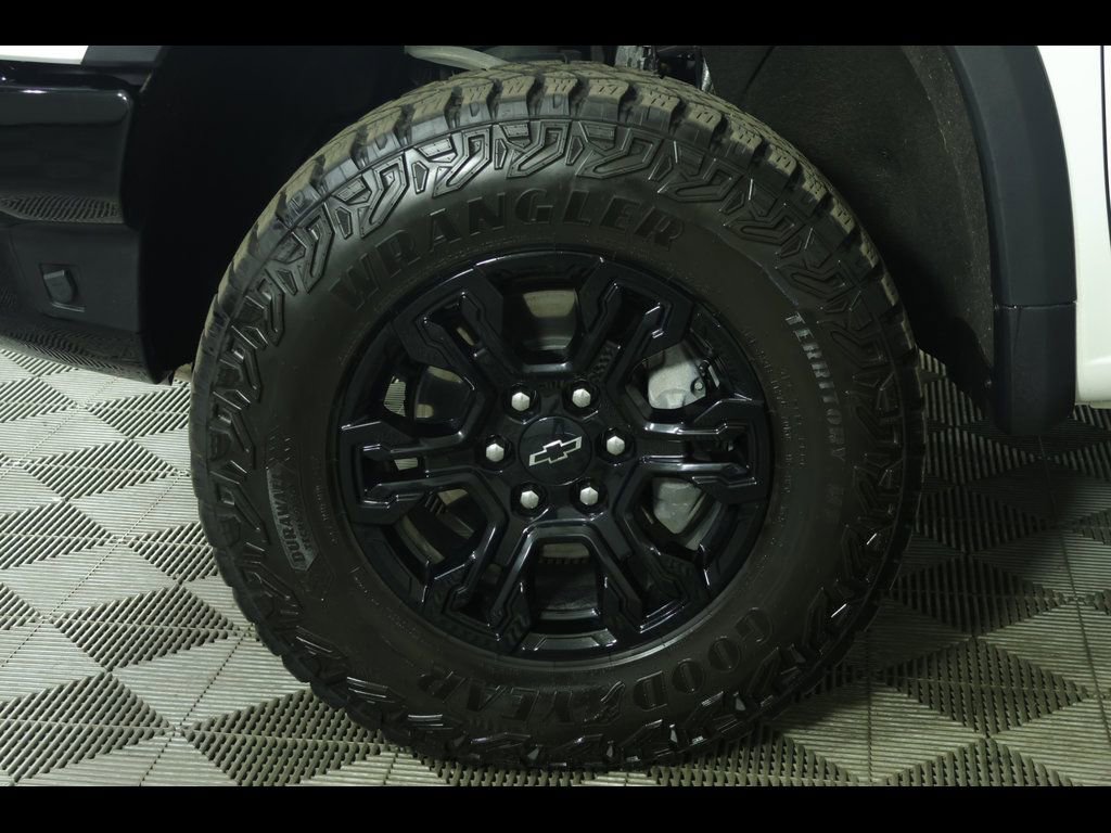 Used 2025 Chevrolet Silverado 1500 ZR2 w/ Technology Package image 11