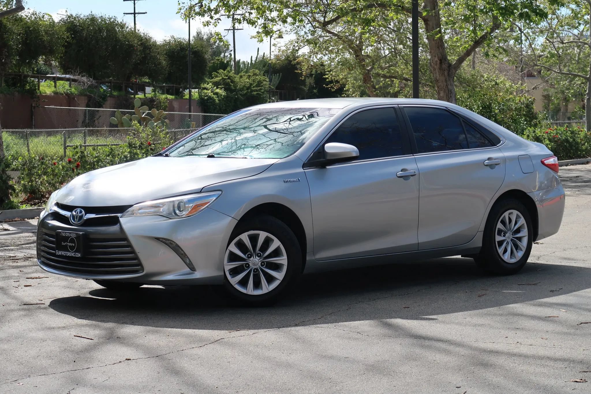 Used 2016 Toyota Camry LE FWD image 2