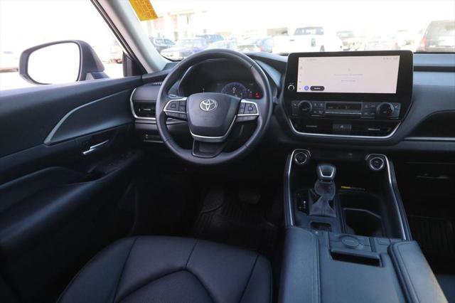 Certified 2025 Toyota Grand Highlander AWD image 23