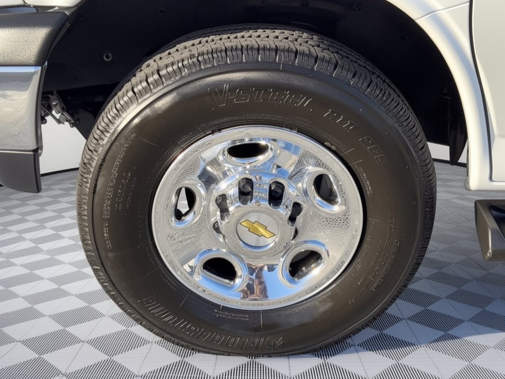 Certified 2025 Chevrolet Express 3500 LT w/ LT Preferred Equipment Group RWD image 13