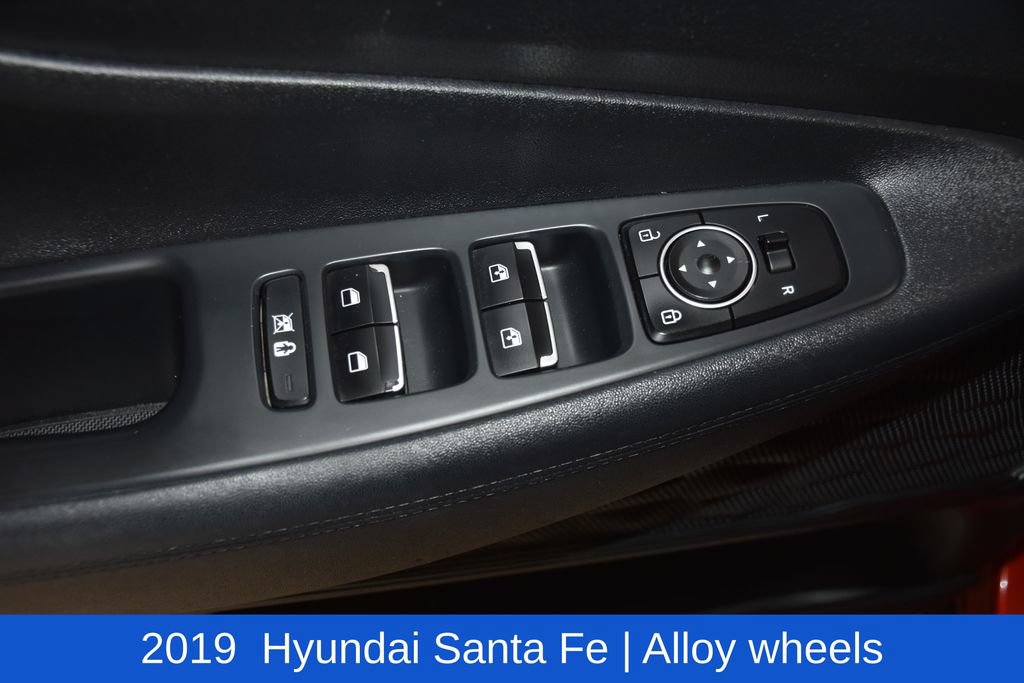 Used 2019 Hyundai Santa Fe SEL FWD image 23