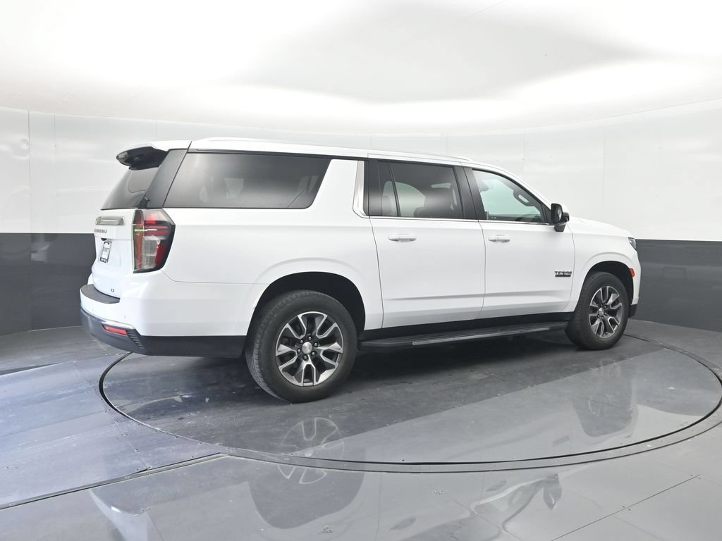Used 2022 Chevrolet Suburban LT w/ Luxury Package RWD image 15