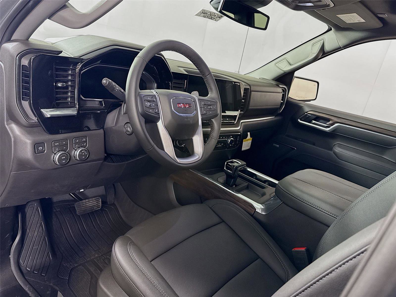 New 2026 GMC Sierra 1500 SLT AWD/4WD image 4
