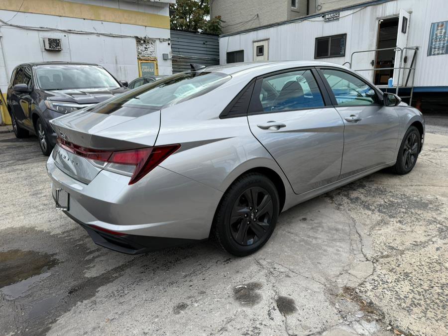 Used 2023 Hyundai Elantra SEL image 4