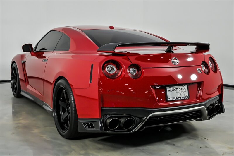 Used 2018 Nissan GT-R Premium AWD/4WD image 10