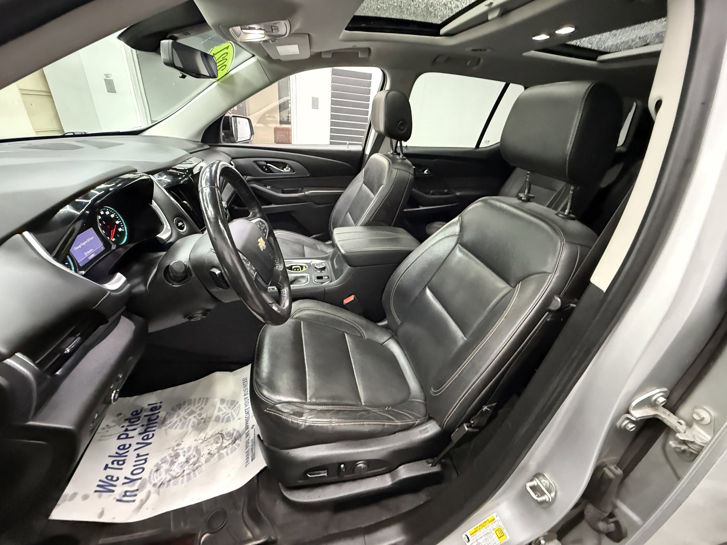 Used 2021 Chevrolet Traverse Premier w/ Redline Edition AWD/4WD image 15