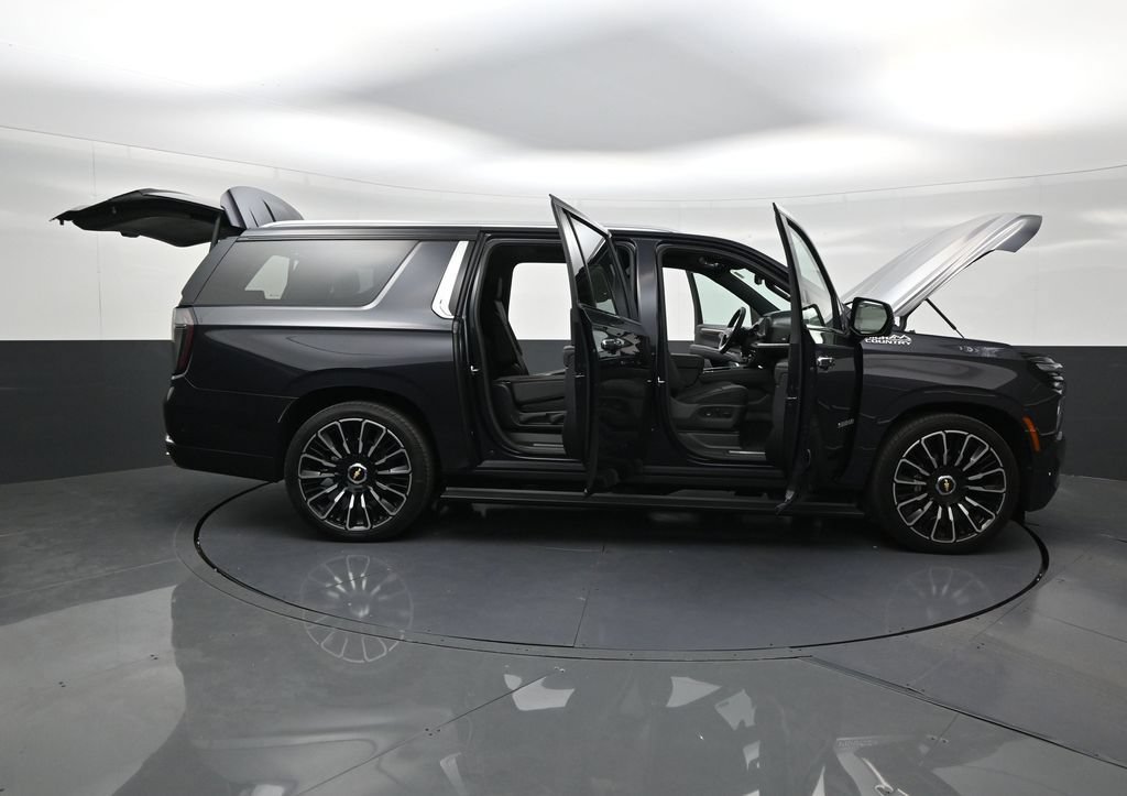 Certified 2026 Chevrolet Suburban High Country AWD/4WD image 29