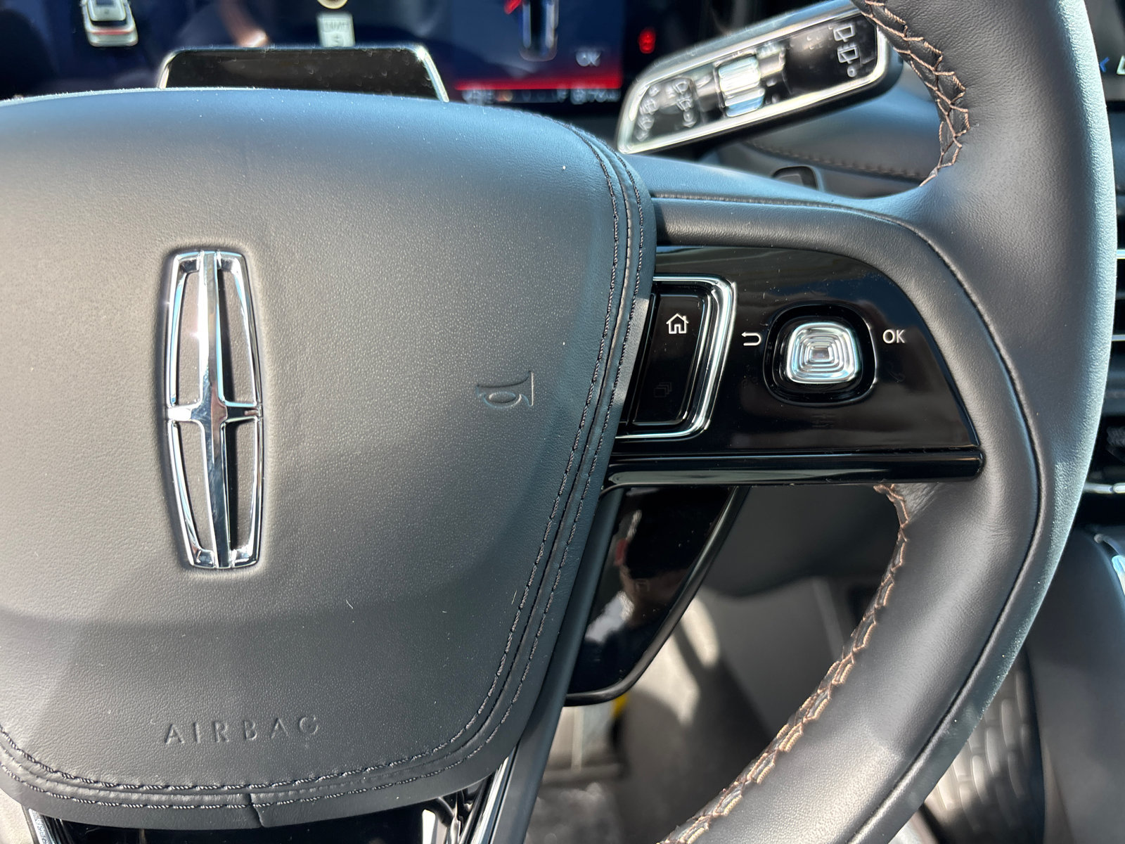 New 2027 Lincoln Aviator AWD w/ Jet Appearance Package image 17