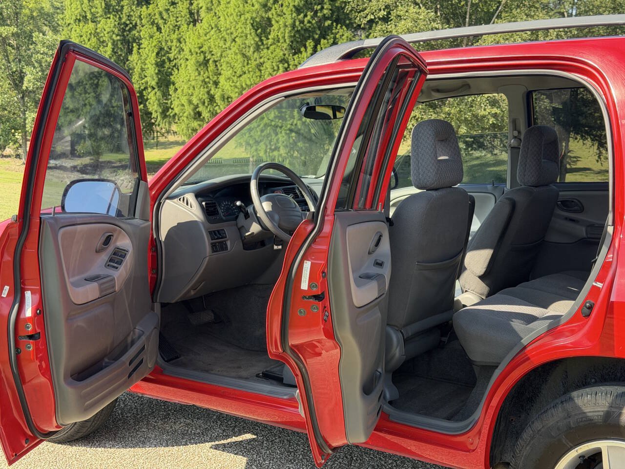Used 2003 Chevrolet Tracker 2WD w/ Preferred Equipment Group image 7