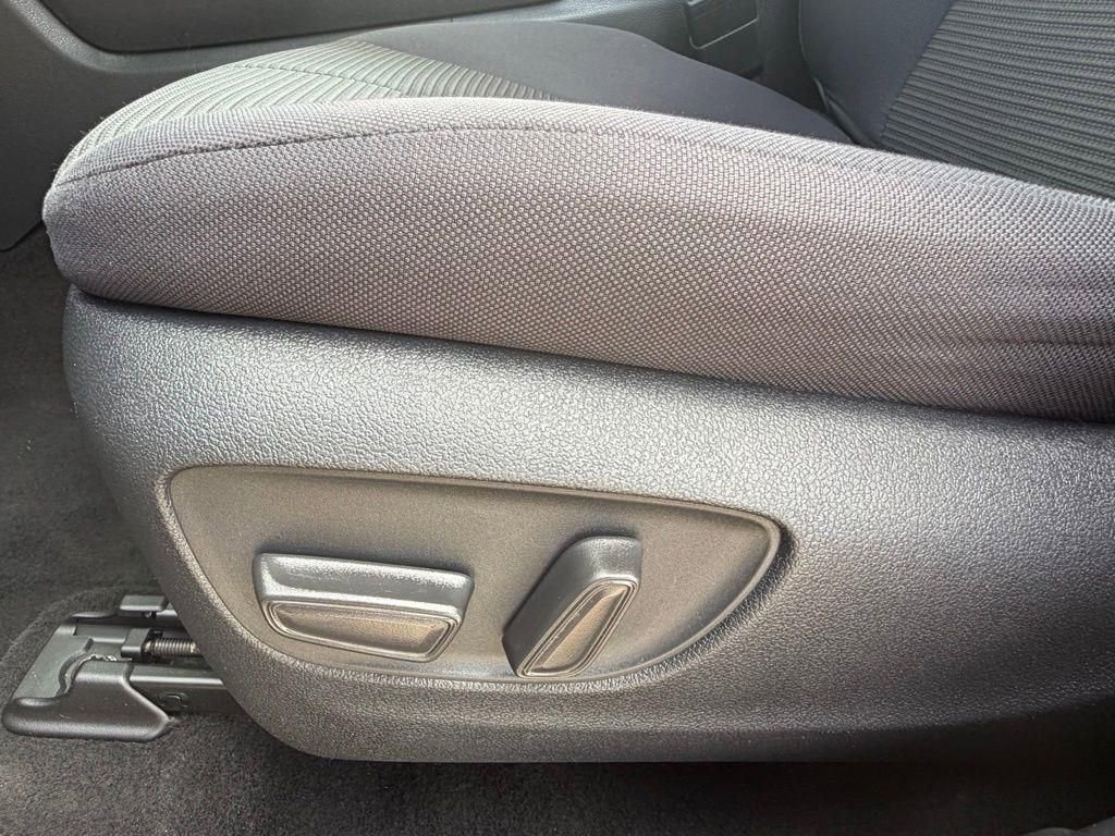 Used 2023 Toyota Highlander LE AWD/4WD image 13
