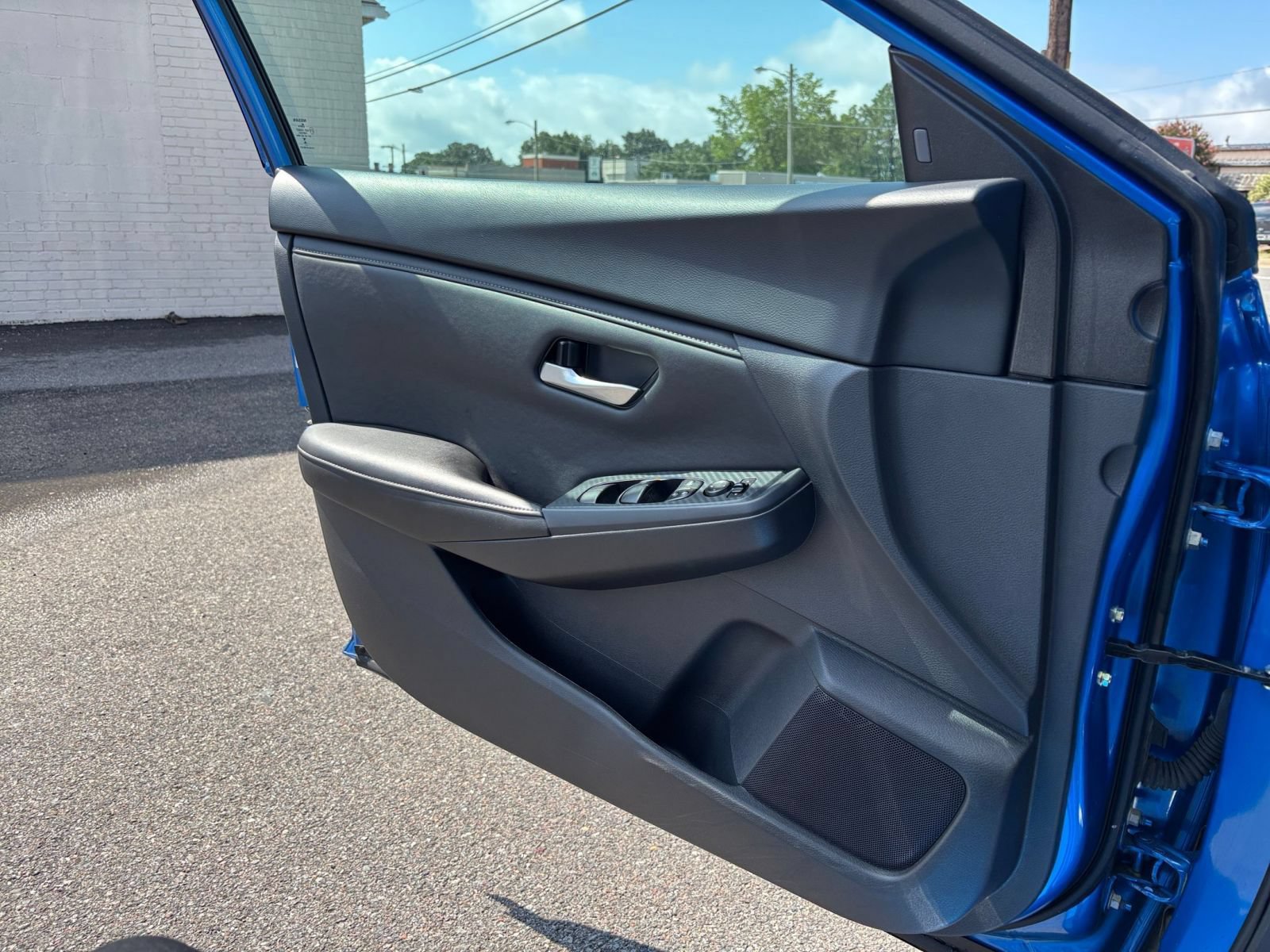 Used 2025 Nissan Sentra SV FWD image 15