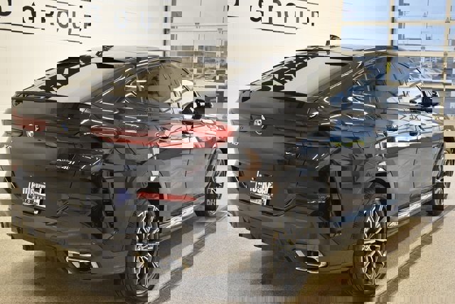 Used 2022 BMW X6 xDrive40i w/ M Sport Package image 4