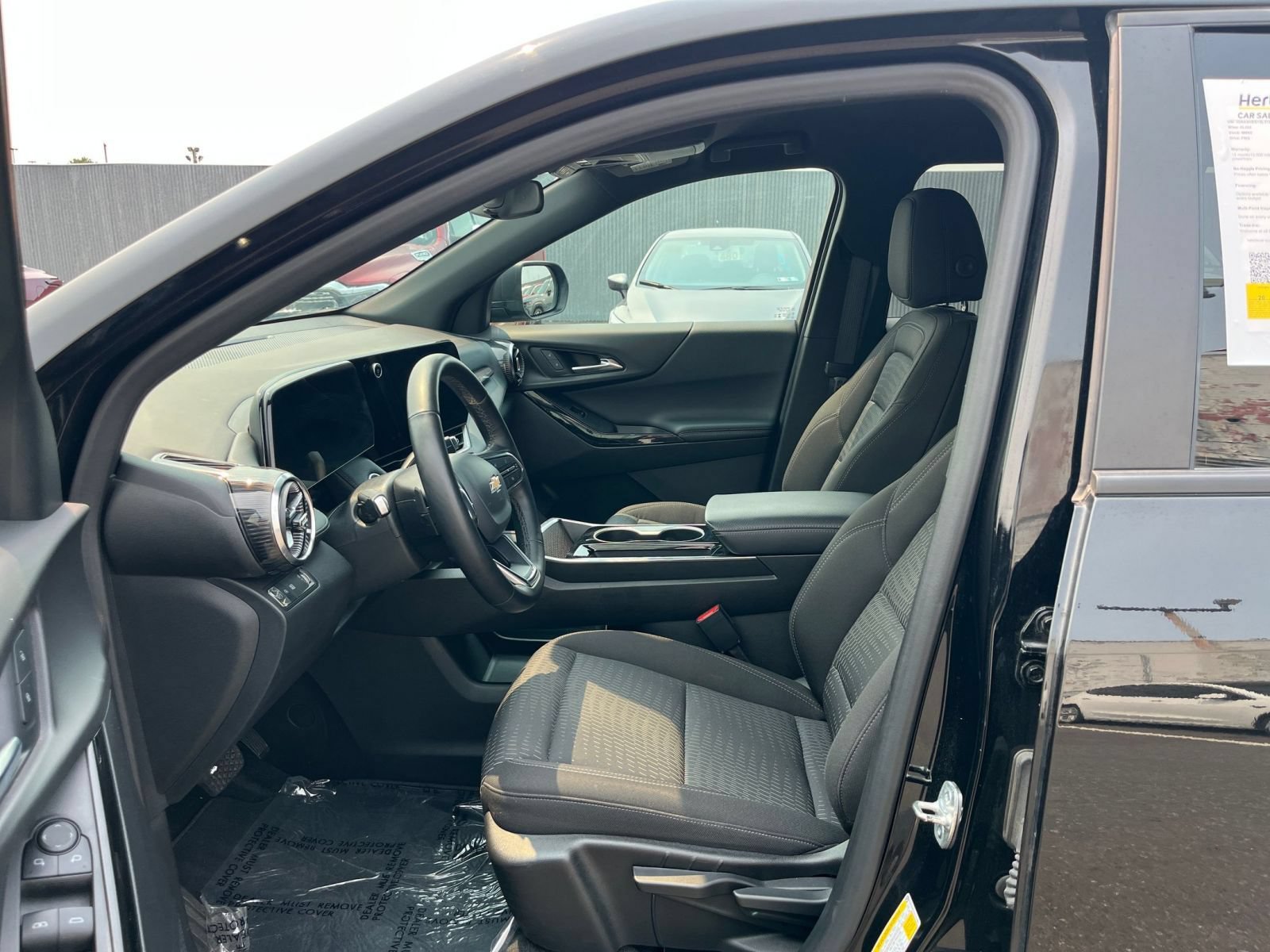 Used 2025 Chevrolet Equinox LT FWD image 27