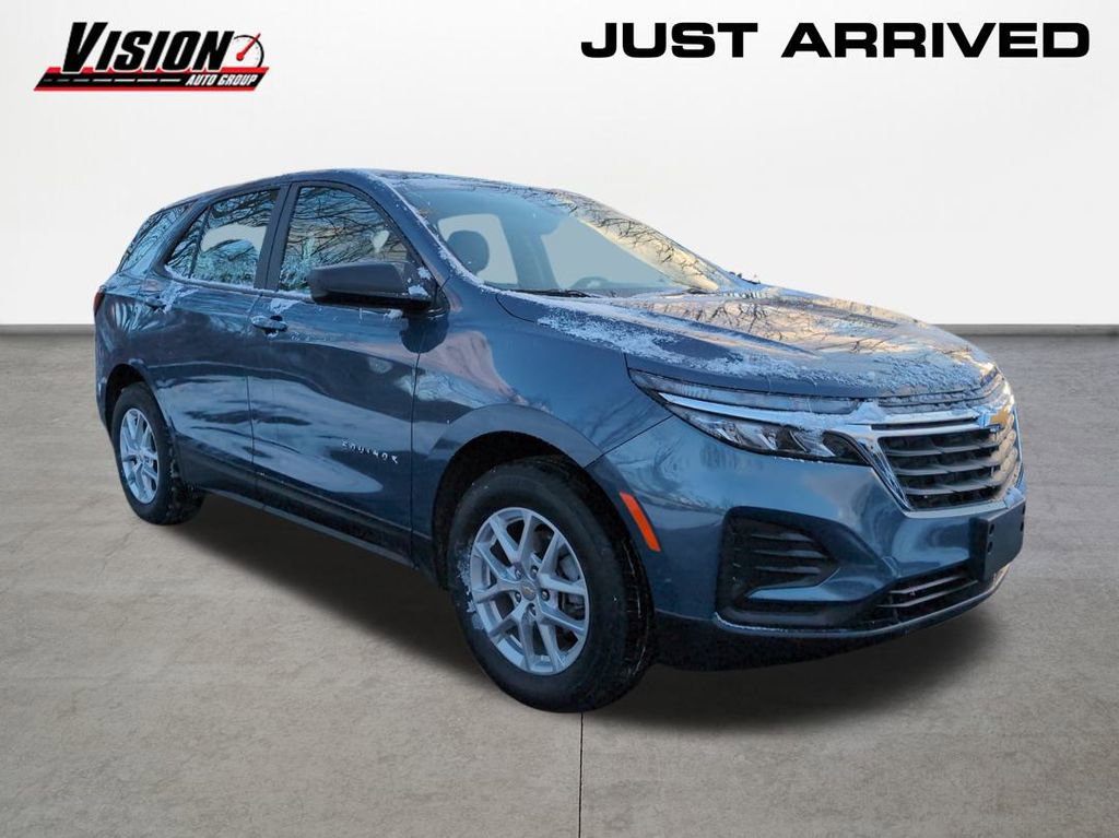 Used 2024 Chevrolet Equinox LS w/ Driver Confidence II Package image 3