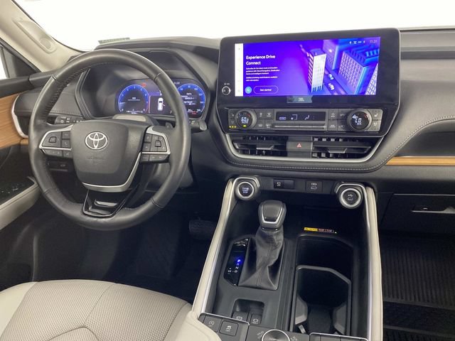 Used 2024 Toyota Grand Highlander AWD image 14