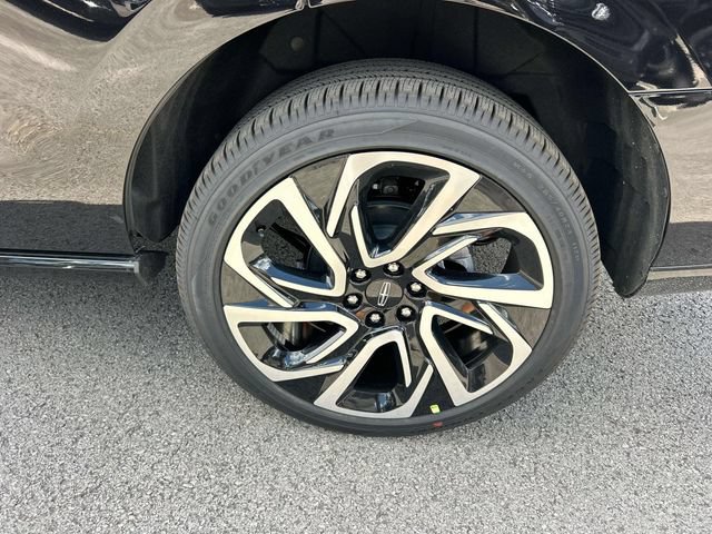 New 2027 Lincoln Navigator Reserve AWD/4WD image 11