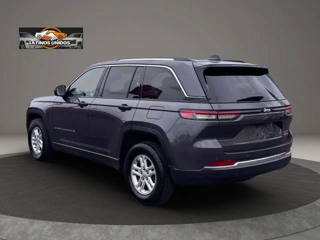 Used 2024 Jeep Grand Cherokee Laredo RWD image 4