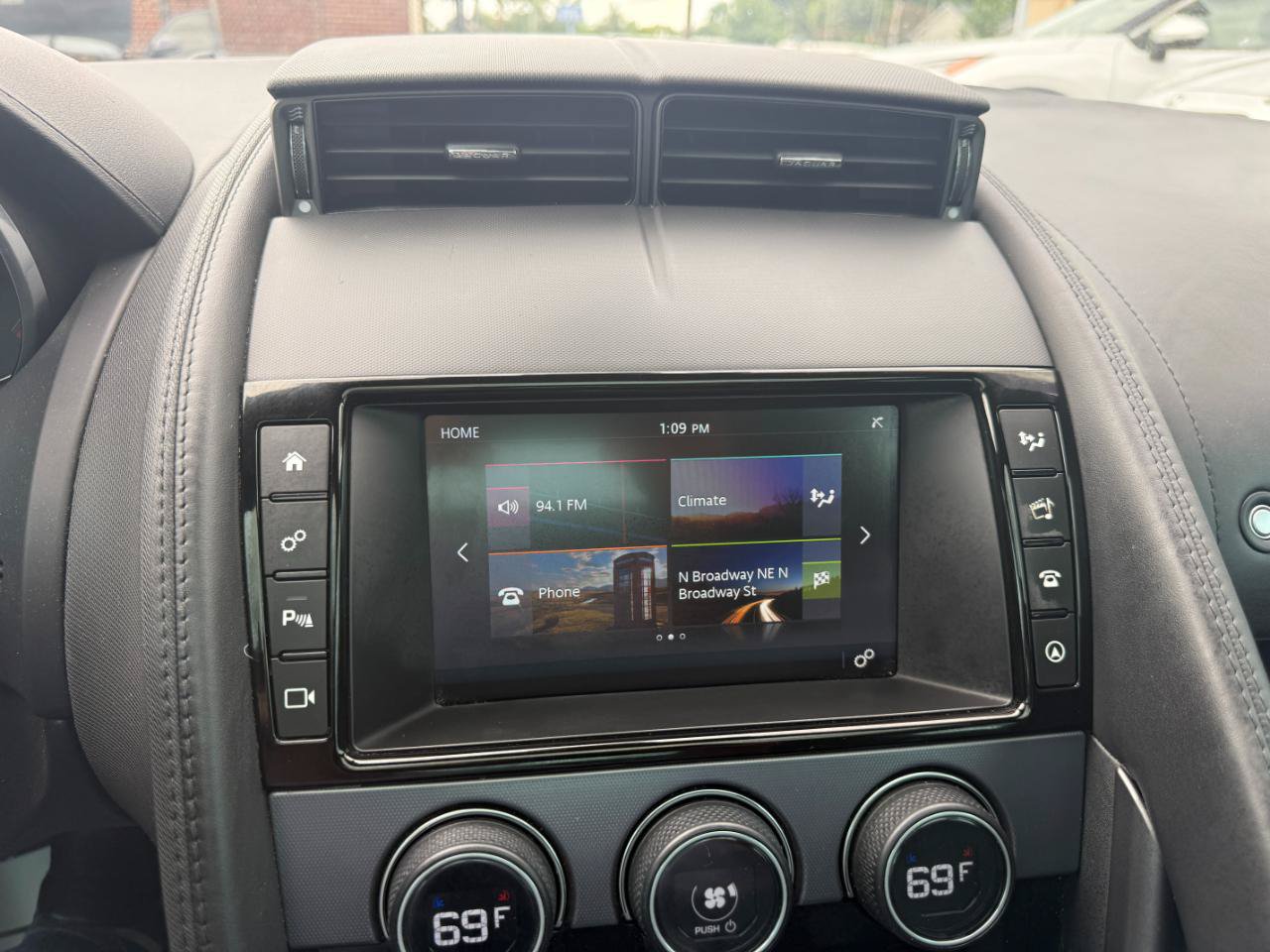 Used 2018 Jaguar F-TYPE Coupe RWD image 31