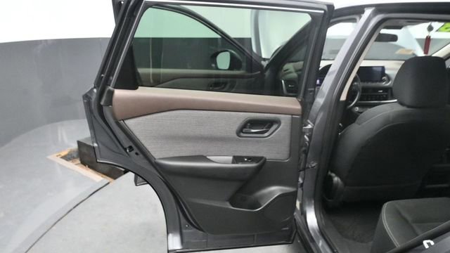 Used 2023 Nissan Rogue S AWD/4WD image 9