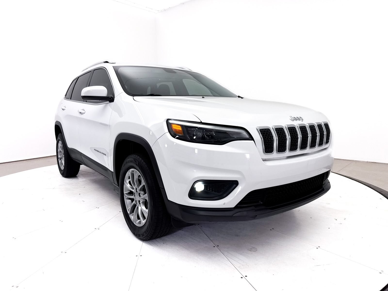 Used 2019 Jeep Cherokee Latitude Plus w/ Comfort/Convenience Group AWD/4WD image 12