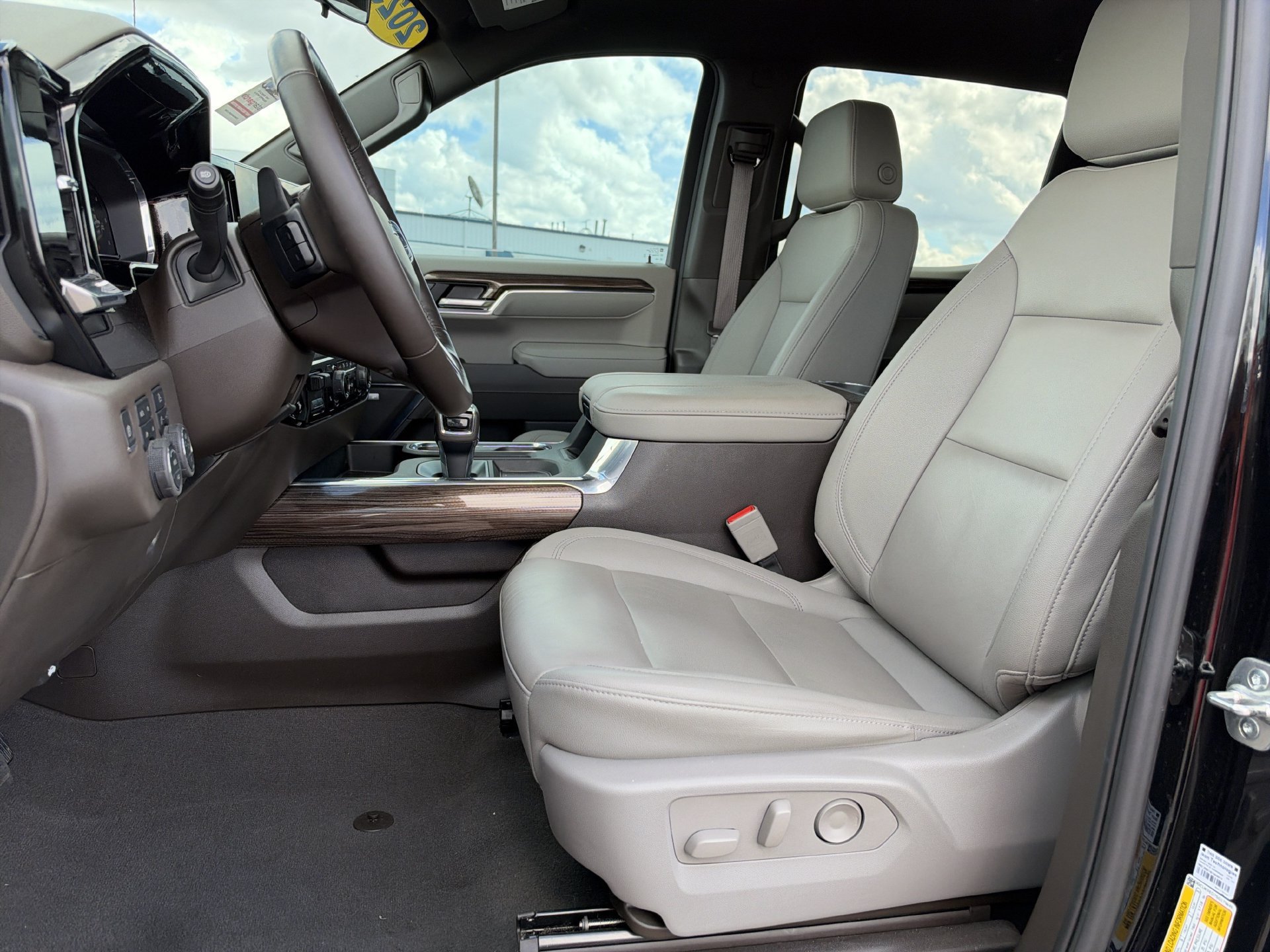 Used 2025 Chevrolet Silverado 1500 LT Trail Boss w/ Convenience Package II AWD/4WD image 10