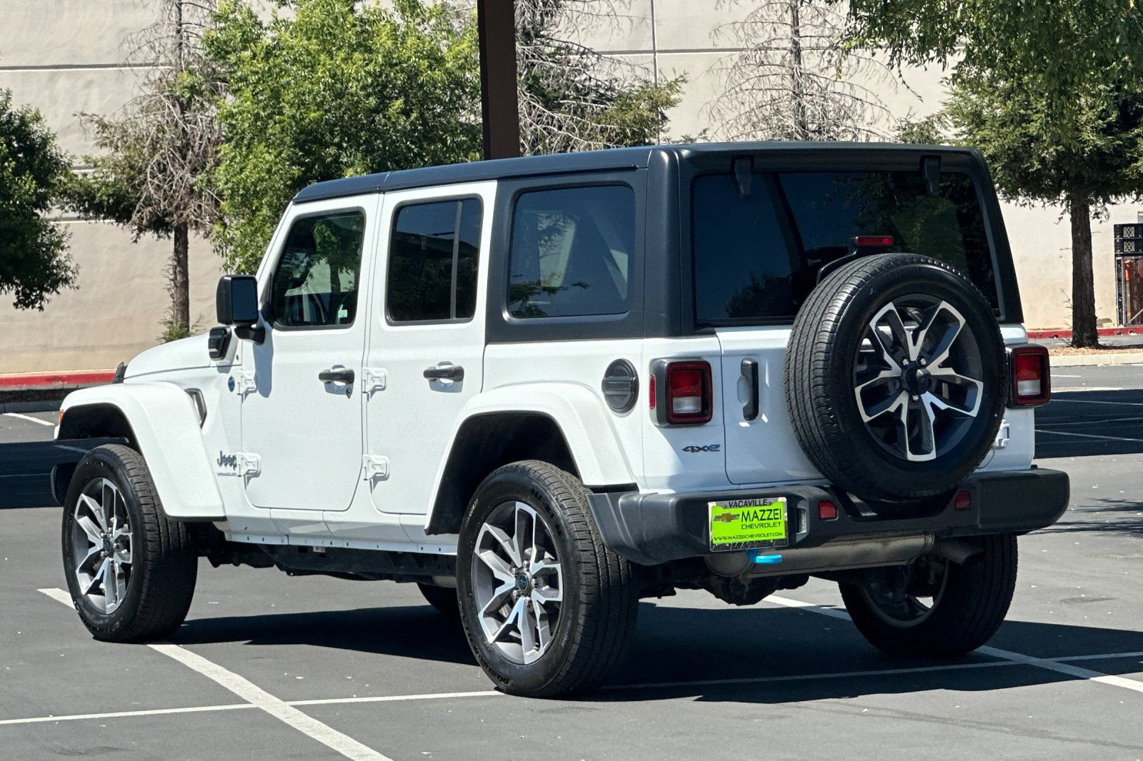 Used 2024 Jeep Wrangler Unlimited AWD/4WD image 3