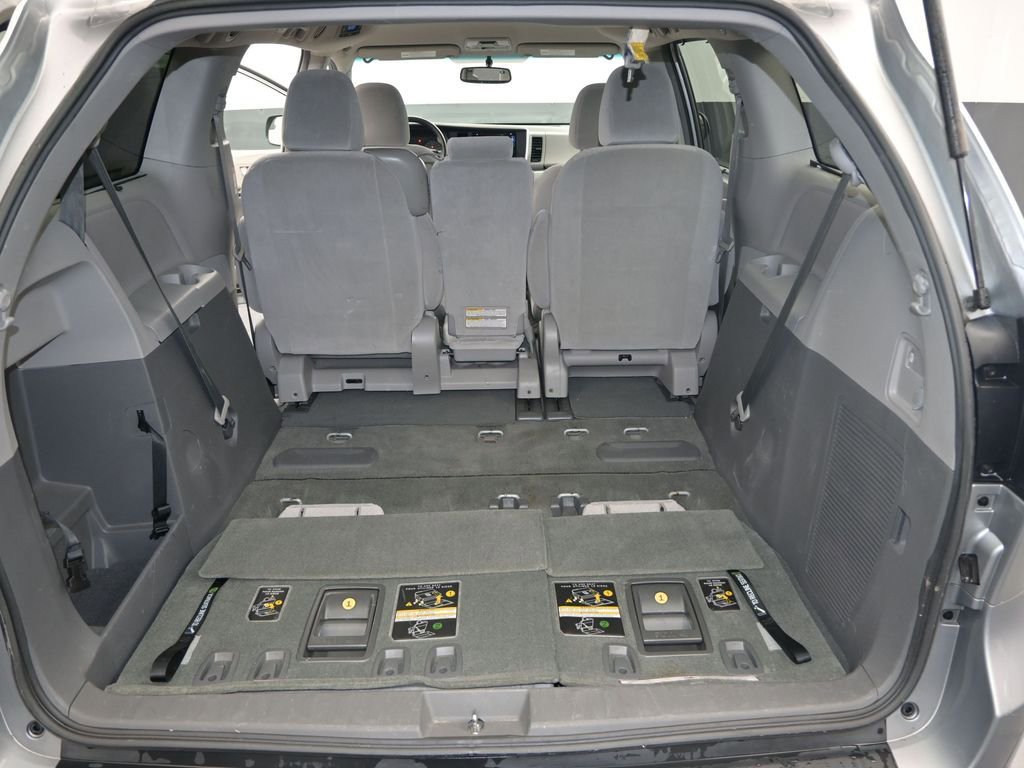 Used 2015 Toyota Sienna LE image 11