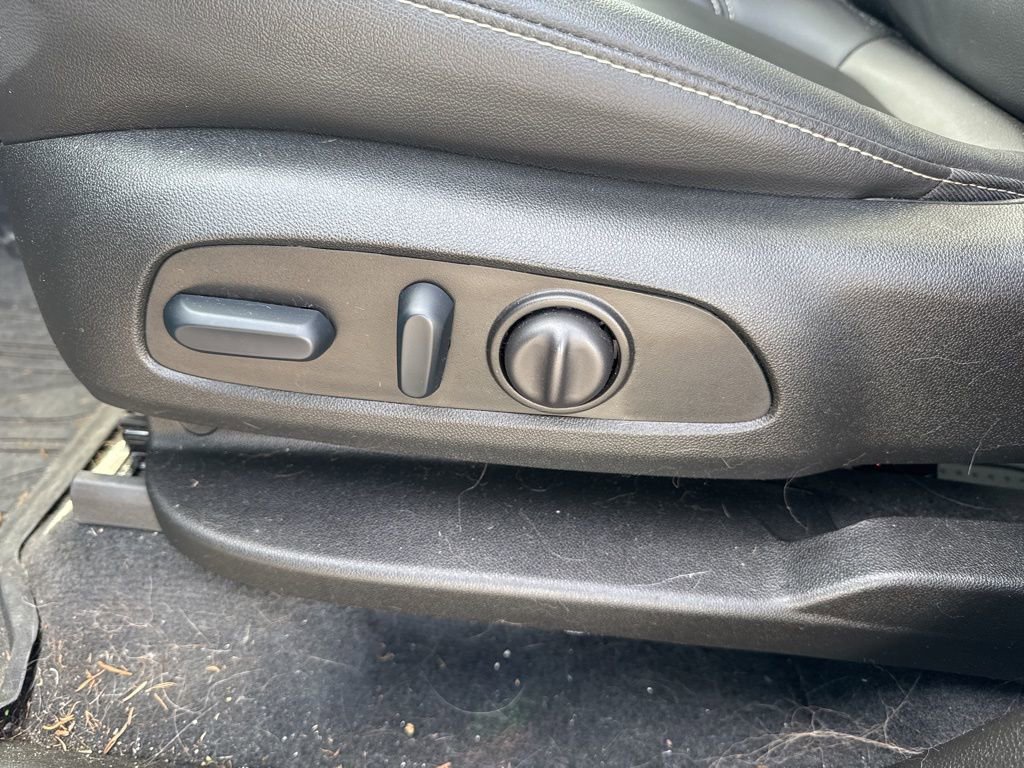 Used 2023 Chevrolet Traverse LT w/ LT Premium Package image 14