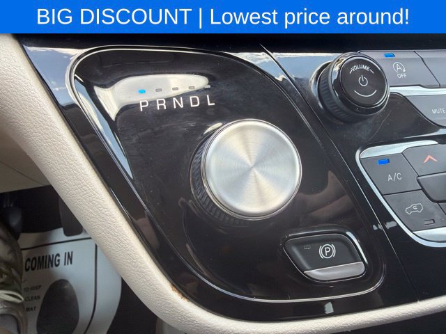 Used 2022 Chrysler Voyager LX FWD image 37