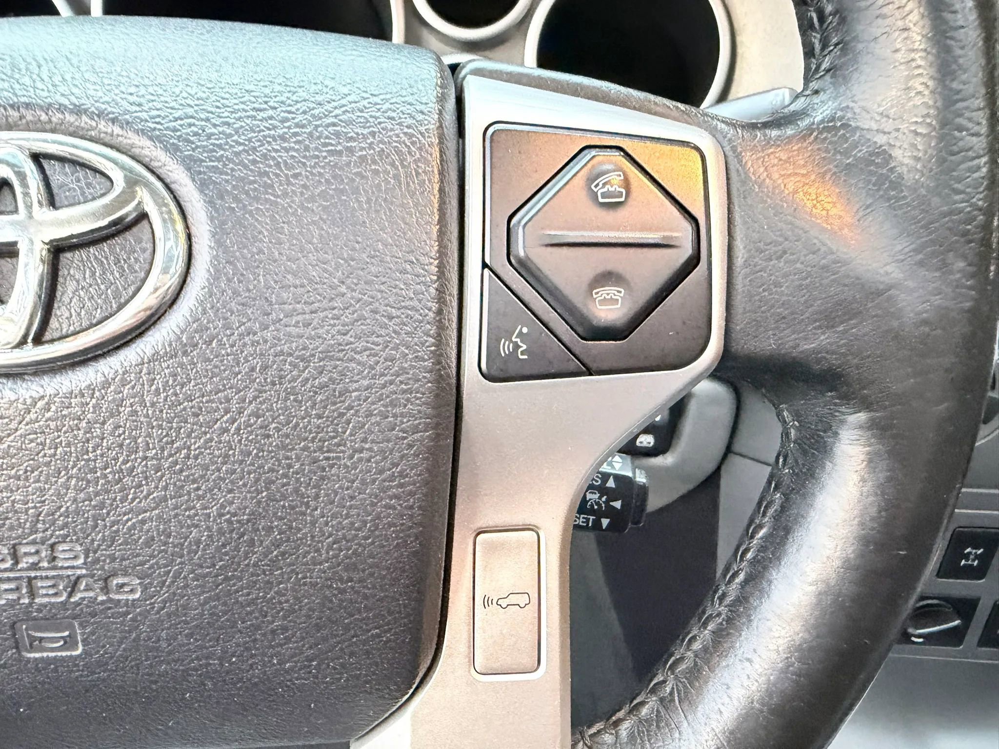 Used 2015 Toyota Sequoia Platinum AWD/4WD image 18