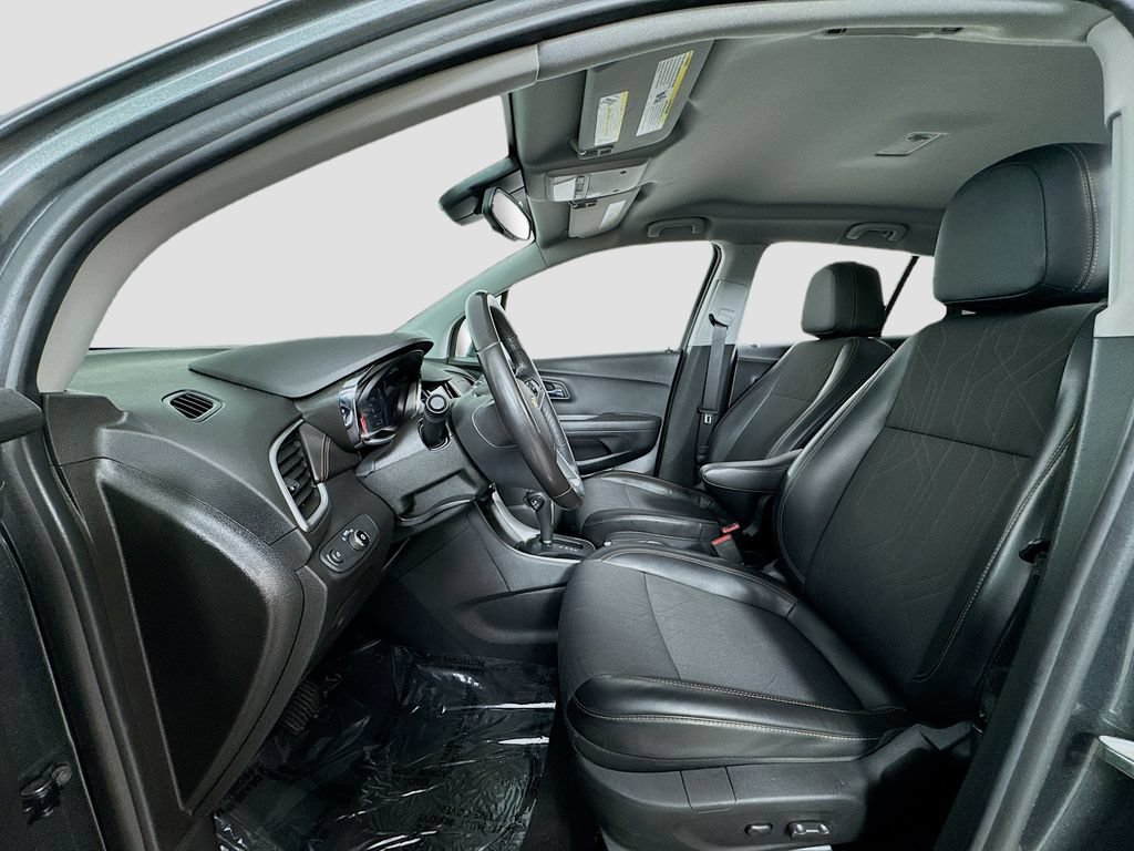 Used 2019 Chevrolet Trax LT w/ LT Convenience Package FWD image 10
