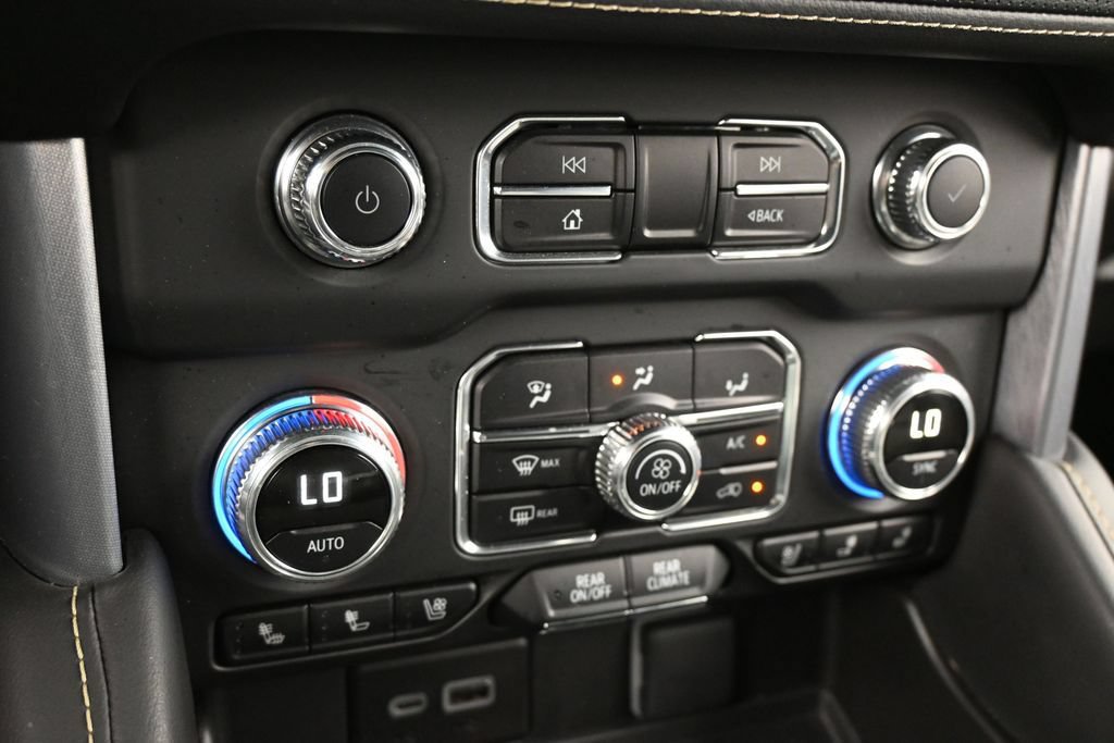 Used 2024 GMC Yukon XL SLT w/ SLT Luxury Package RWD image 27