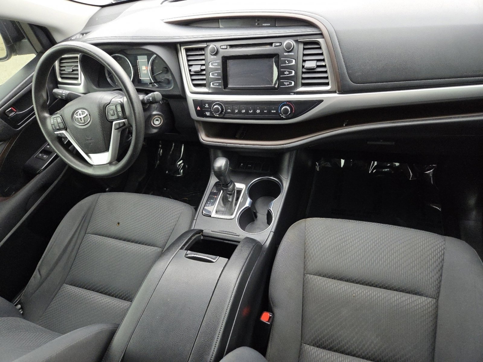 Used 2019 Toyota Highlander LE FWD image 22