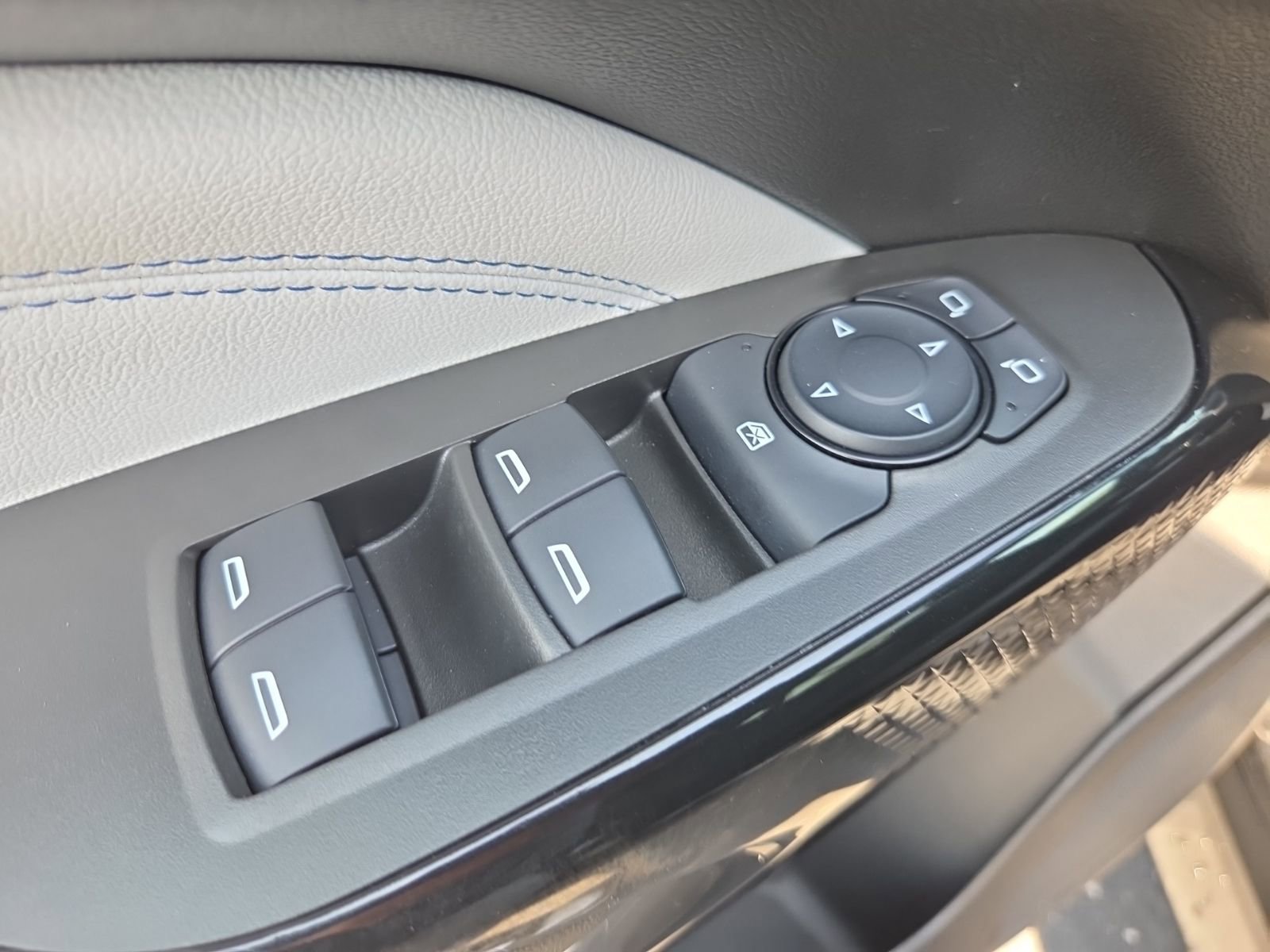 Used 2025 Chevrolet Trax LT w/ Driver Confidence Package FWD image 18