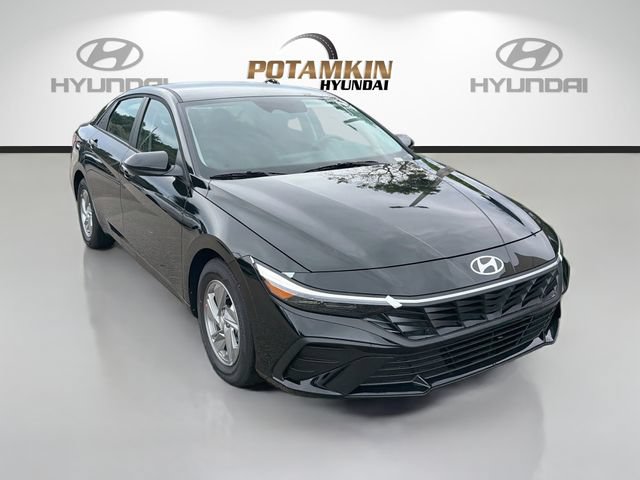 New 2026 Hyundai Elantra SE FWD image 3