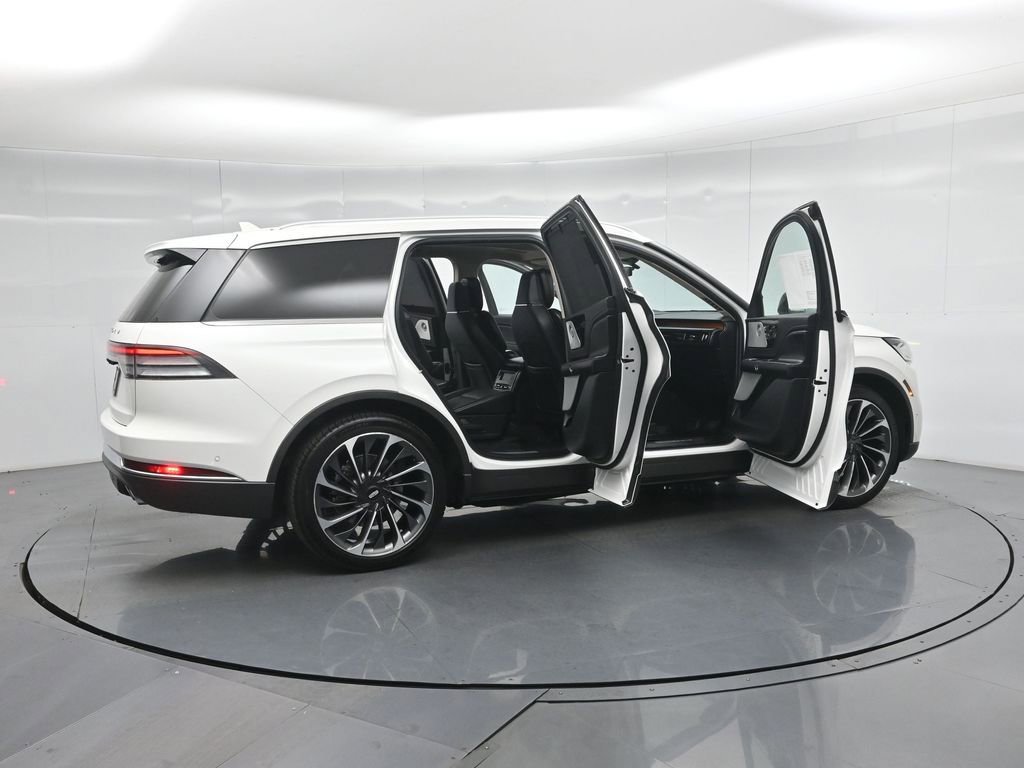 Used 2021 Lincoln Aviator Reserve w/ Equipment Group 201A image 4