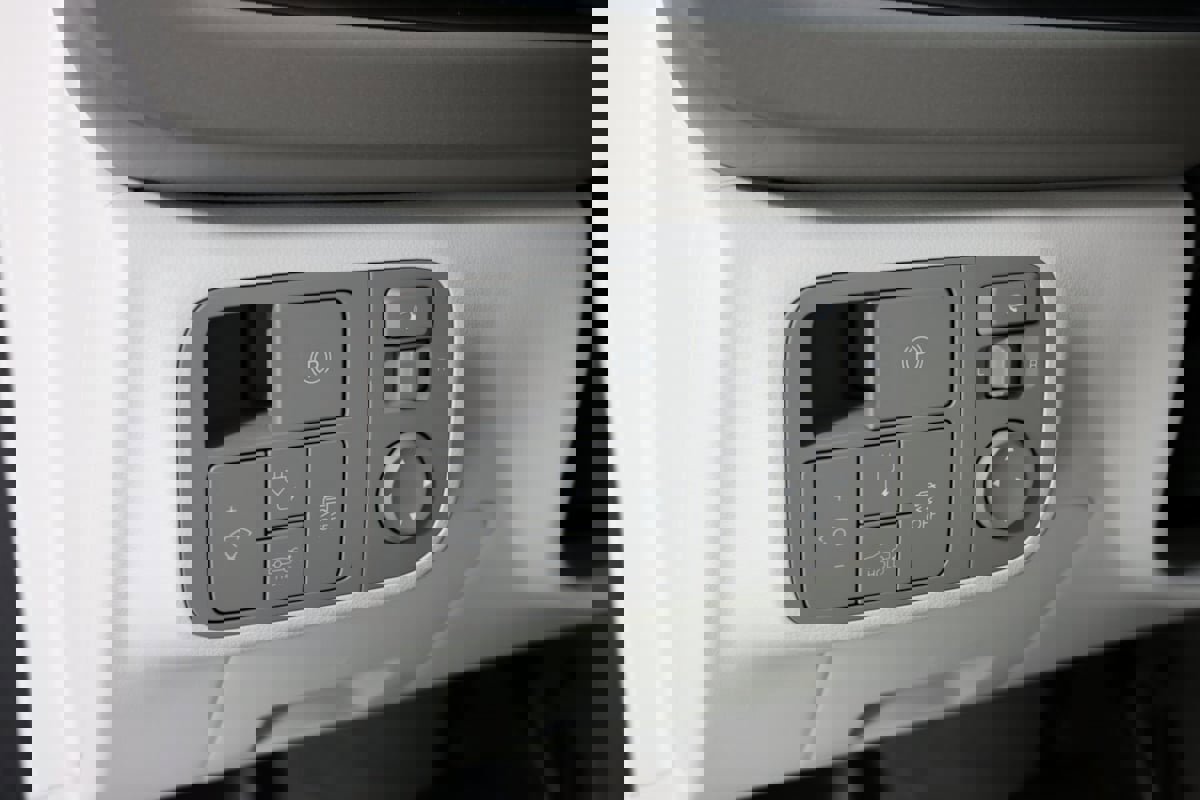 Used 2025 Hyundai Ioniq 6 Limited image 22