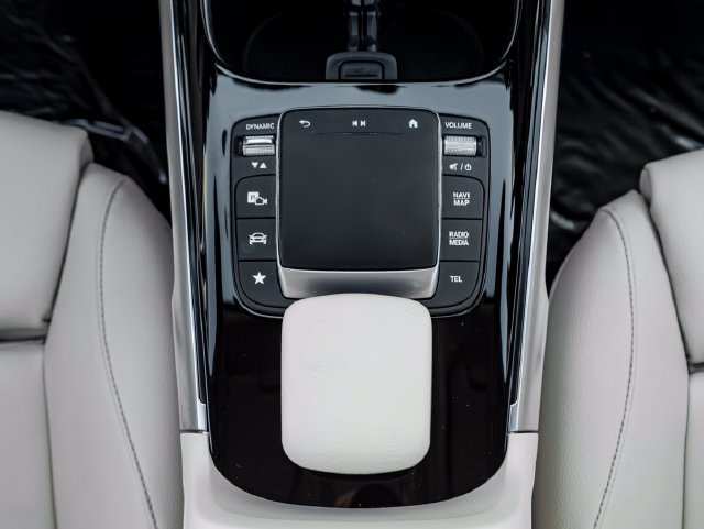 Used 2021 Mercedes-Benz GLB 250 4MATIC image 27