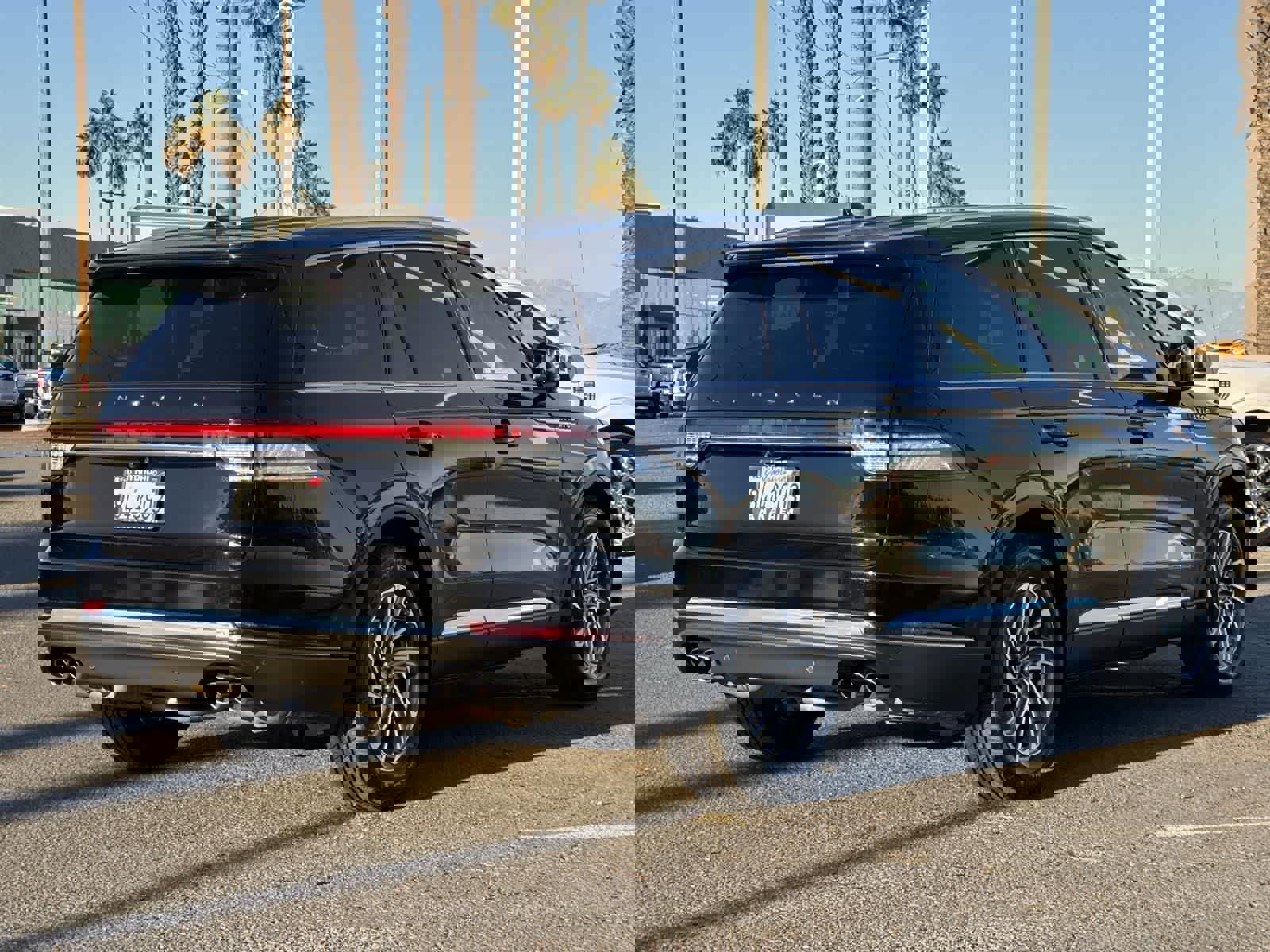 Used 2023 Lincoln Aviator 2WD image 6