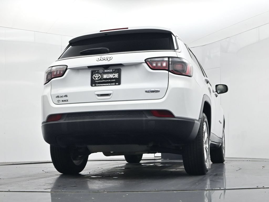 Used 2024 Jeep Compass Latitude AWD/4WD image 49