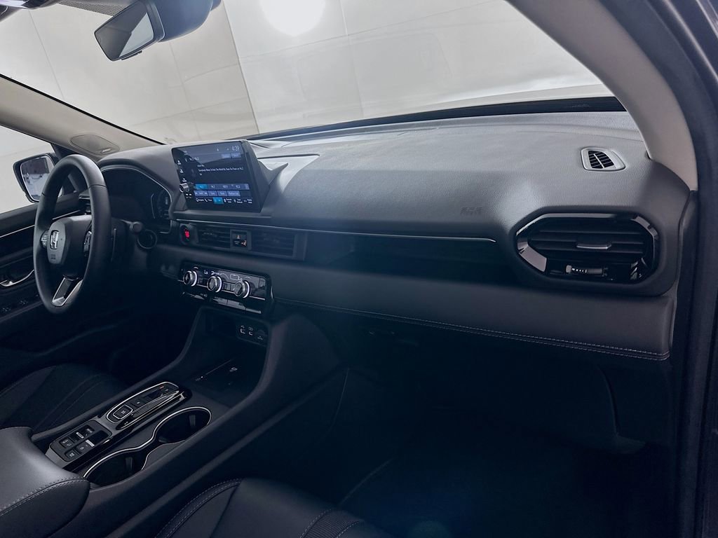 Certified 2025 Honda Pilot Touring image 30