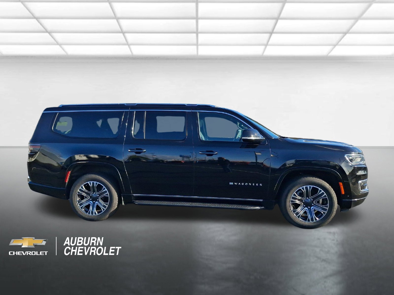 Used 2024 Jeep Wagoneer L Series II AWD/4WD image 2